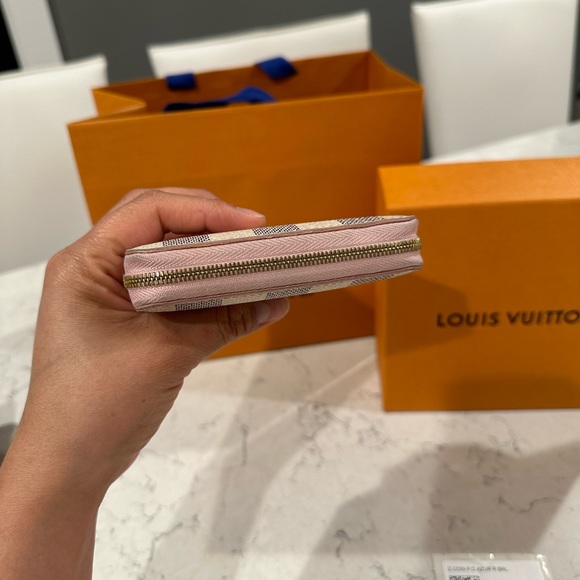 LV Zippy Coin Purse Padlock - Picture 16 of 16